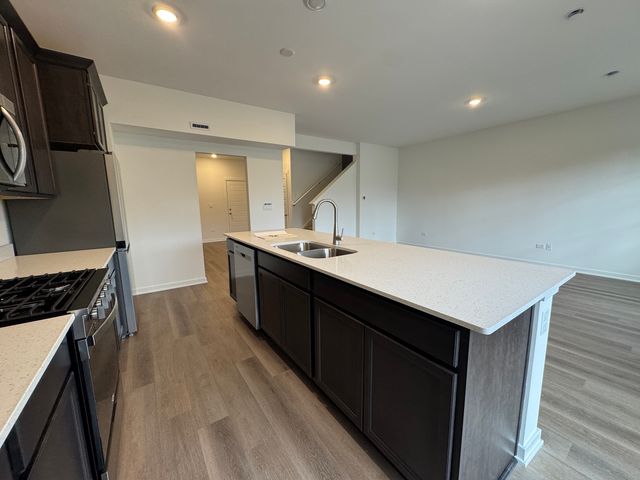 1703 baler Avenue 1703, Aurora, IL 60503