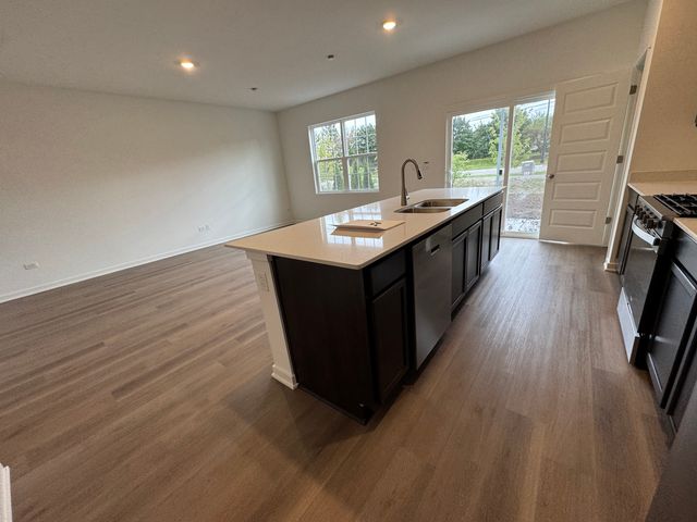 1703 baler Avenue 1703, Aurora, IL 60503