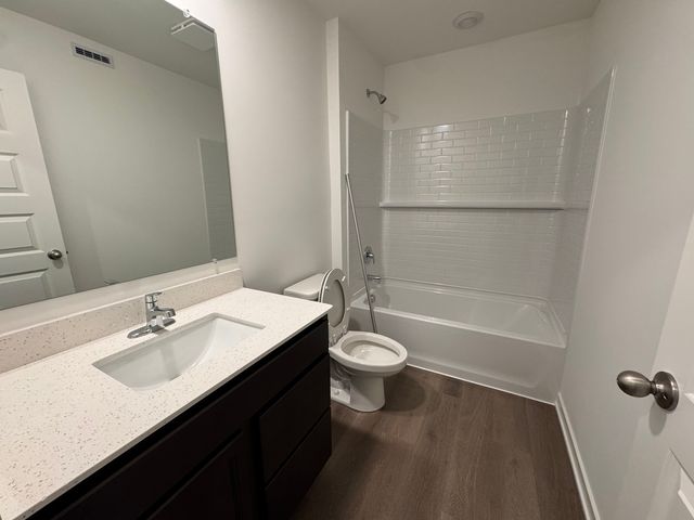 1703 baler Avenue 1703, Aurora, IL 60503