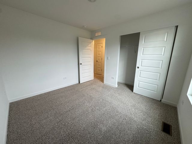 1703 baler Avenue 1703, Aurora, IL 60503