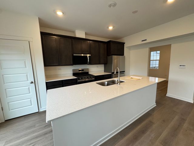 1703 baler Avenue 1703, Aurora, IL 60503