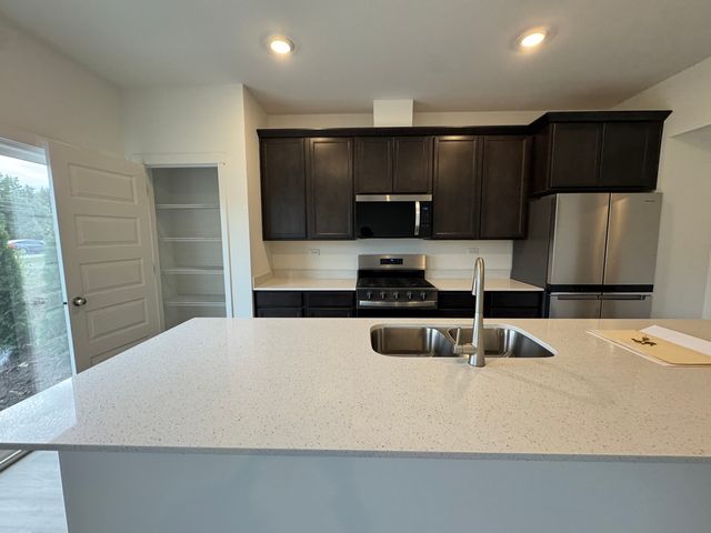 1703 baler Avenue 1703, Aurora, IL 60503