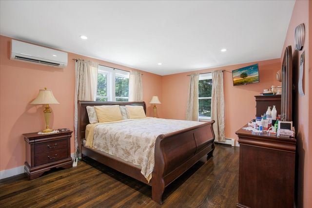 160 Lincoln Road, Hyannis, MA 02601