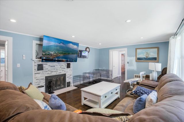 160 Lincoln Road, Hyannis, MA 02601