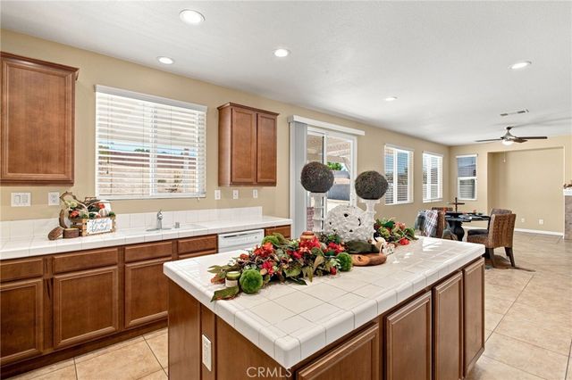 19316 Aspenleaf, Perris, CA 92570