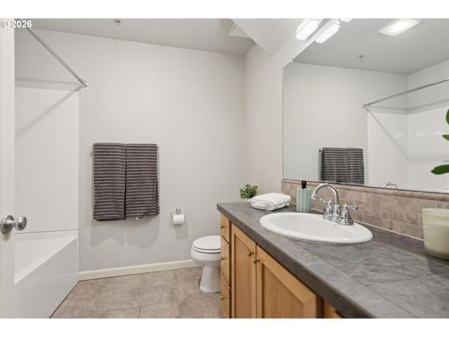 22866 Sw FOREST CREEK Dr 100, Sherwood, OR 97140
