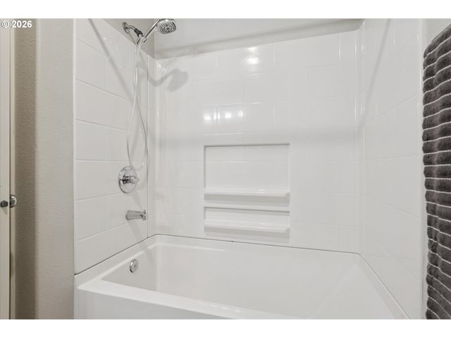 22866 Sw FOREST CREEK Dr 100, Sherwood, OR 97140
