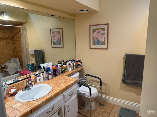 3520 Snowflake Court, Bakersfield, CA 93309