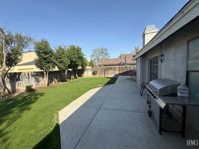 3520 Snowflake Court, Bakersfield, CA 93309