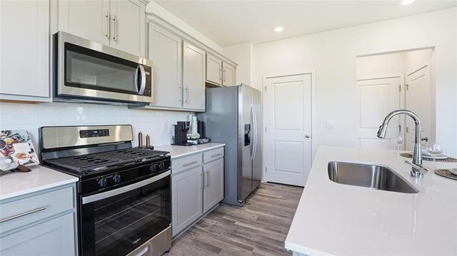 21531 Carrara Circle, Peculiar, MO 64078