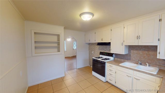 3716 S 29th West Avenue, Tulsa, OK 74107