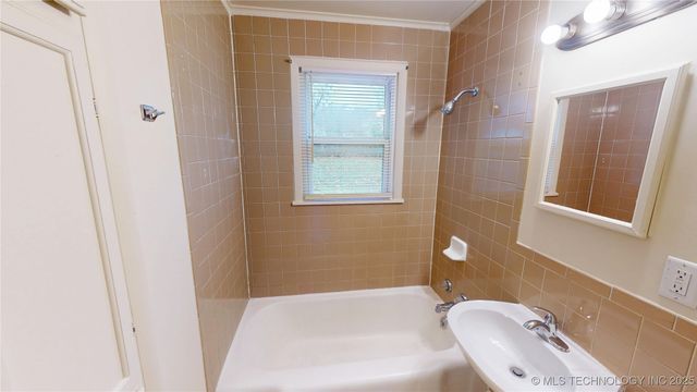 3716 S 29th West Avenue, Tulsa, OK 74107