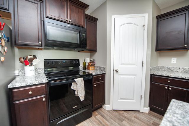 141 Middlebrooke Lane, Wellford, SC 29385