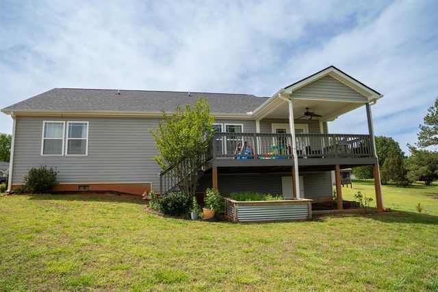 141 Middlebrooke Lane, Wellford, SC 29385