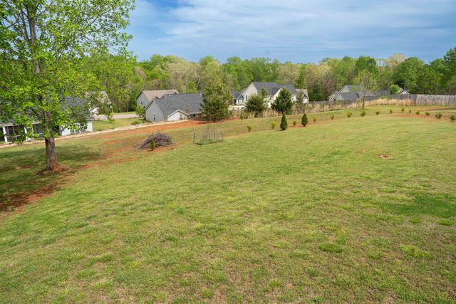 141 Middlebrooke Lane, Wellford, SC 29385