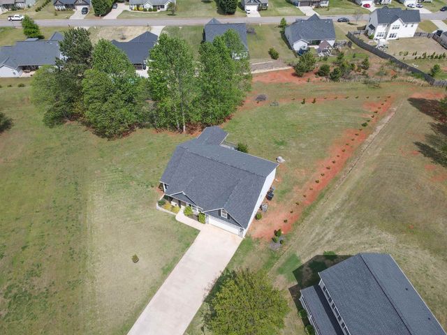 141 Middlebrooke Lane, Wellford, SC 29385