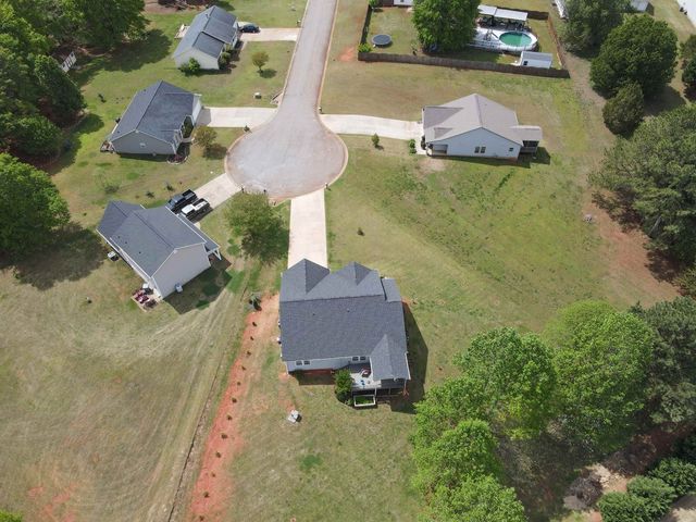 141 Middlebrooke Lane, Wellford, SC 29385