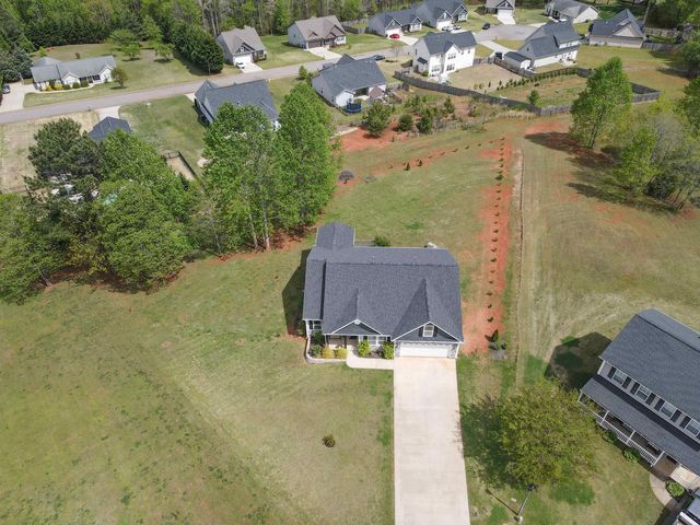 141 Middlebrooke Lane, Wellford, SC 29385