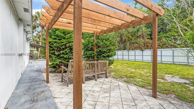 4020 SW 2nd Street, Plantation, FL 33317
