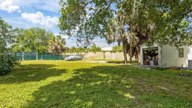 4020 SW 2nd Street, Plantation, FL 33317