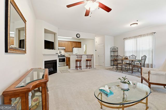 41 Newnan Lakes Drive, Newnan, GA 30263