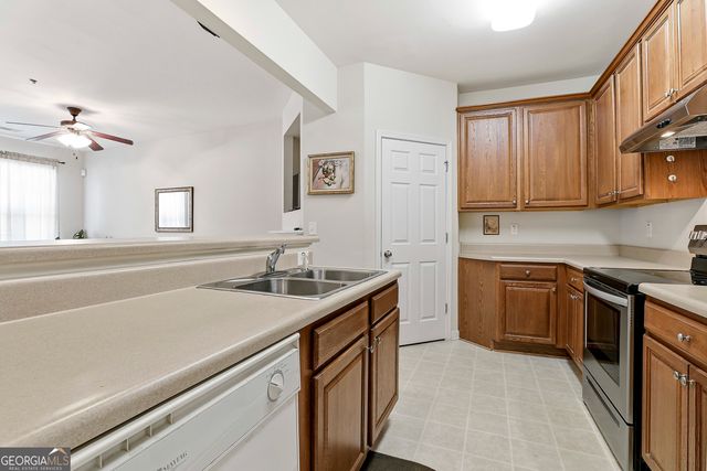 41 Newnan Lakes Drive, Newnan, GA 30263