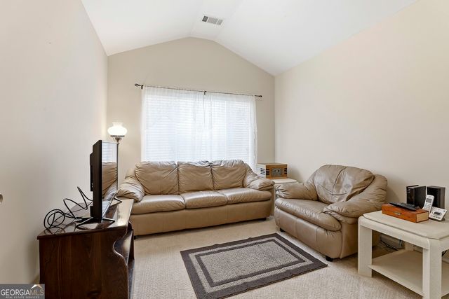 41 Newnan Lakes Drive, Newnan, GA 30263