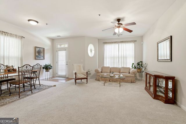 41 Newnan Lakes Drive, Newnan, GA 30263