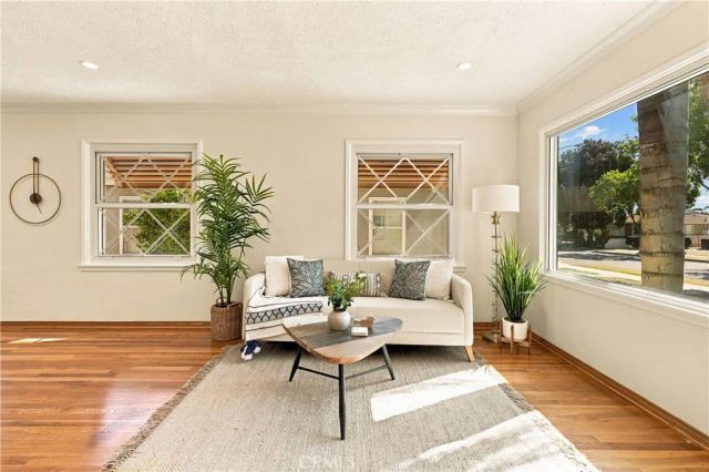 2232 N Valley Street, Burbank, CA 91505