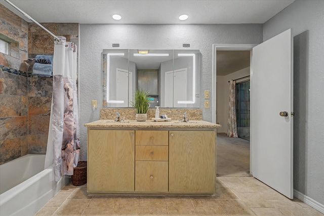 139 Spanish Moss Lane, Lake Jackson, TX 77566