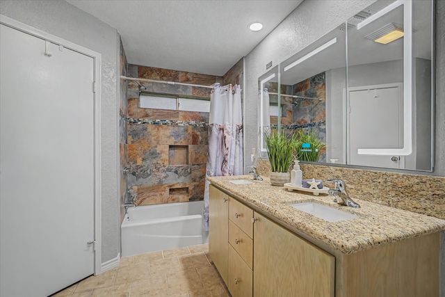 139 Spanish Moss Lane, Lake Jackson, TX 77566