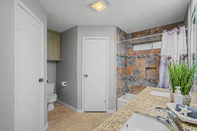 139 Spanish Moss Lane, Lake Jackson, TX 77566