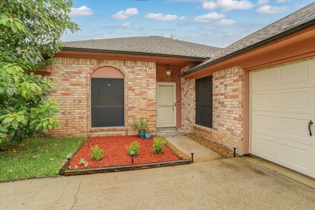 139 Spanish Moss Lane, Lake Jackson, TX 77566