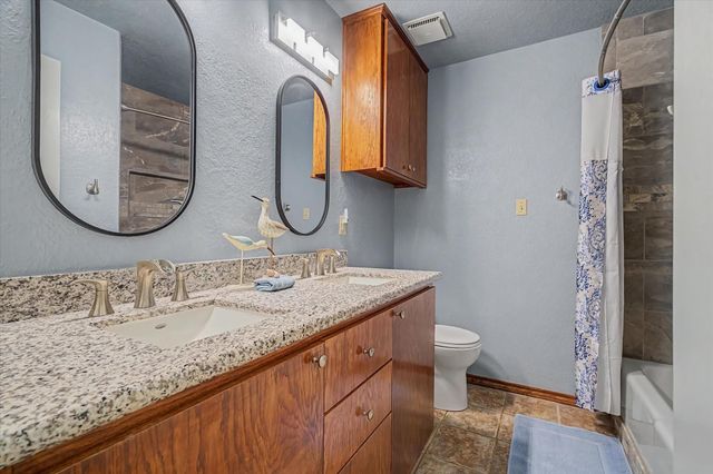 139 Spanish Moss Lane, Lake Jackson, TX 77566