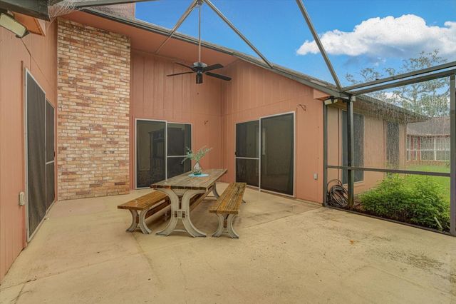 139 Spanish Moss Lane, Lake Jackson, TX 77566