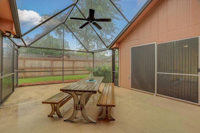 139 Spanish Moss Lane, Lake Jackson, TX 77566