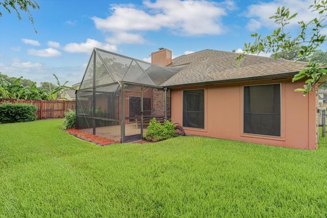 139 Spanish Moss Lane, Lake Jackson, TX 77566