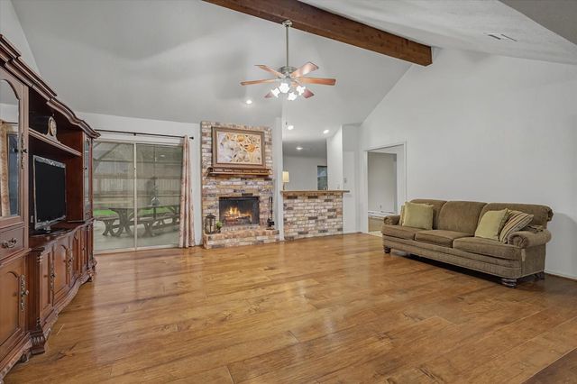 139 Spanish Moss Lane, Lake Jackson, TX 77566