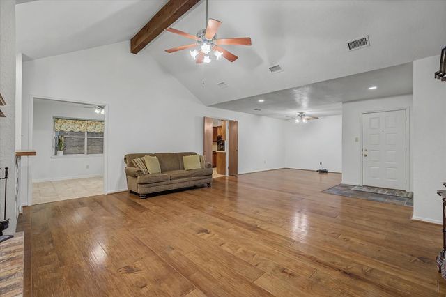 139 Spanish Moss Lane, Lake Jackson, TX 77566