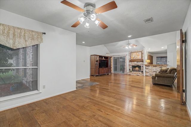 139 Spanish Moss Lane, Lake Jackson, TX 77566
