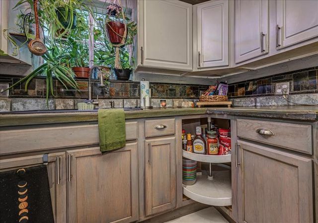 322 E Warner Avenue, Guthrie, OK 73044