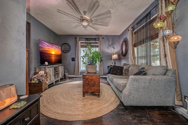 322 E Warner Avenue, Guthrie, OK 73044