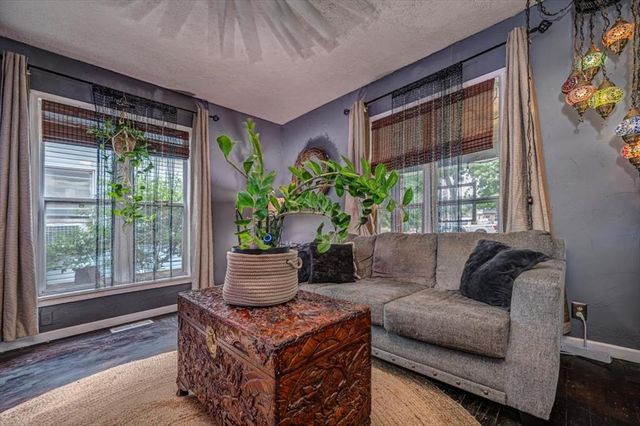 322 E Warner Avenue, Guthrie, OK 73044