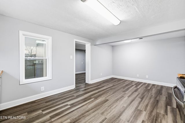 1954 Bluff Rd, Harriman, TN 37748