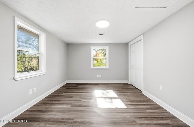 1954 Bluff Rd, Harriman, TN 37748