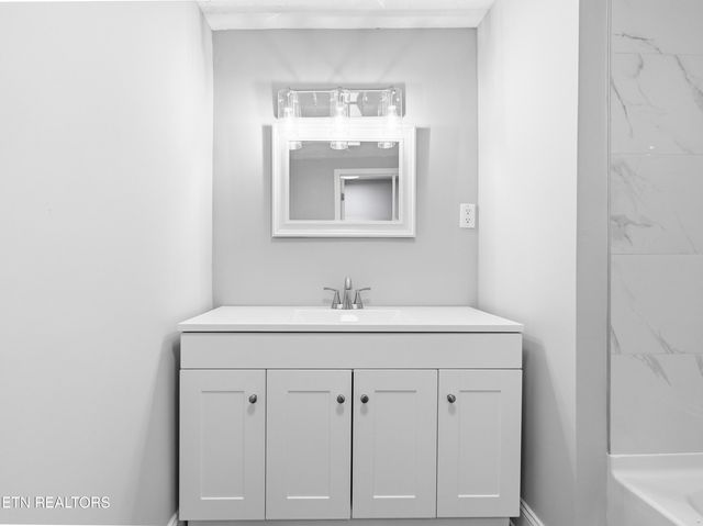 1954 Bluff Rd, Harriman, TN 37748