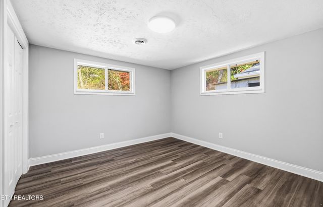 1954 Bluff Rd, Harriman, TN 37748