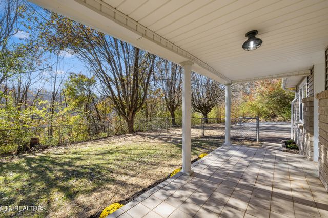 1954 Bluff Rd, Harriman, TN 37748