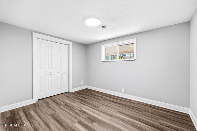 1954 Bluff Rd, Harriman, TN 37748