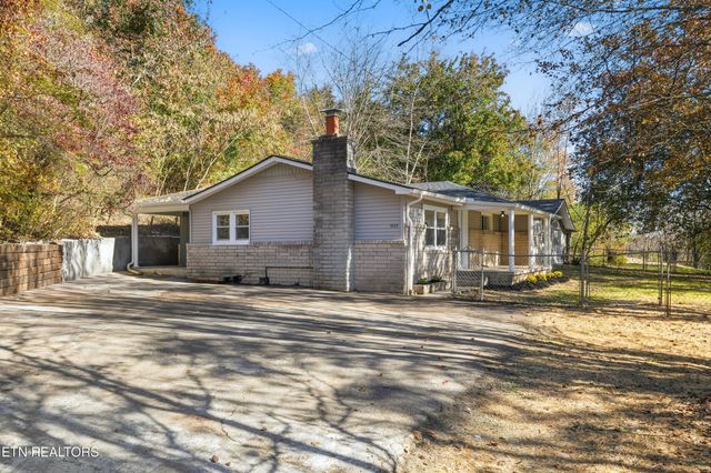 1954 Bluff Rd, Harriman, TN 37748